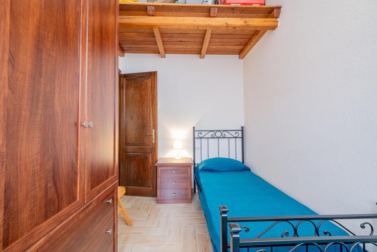 Appartamento Trilocale Le Canne 4 Posti Letto Con Giardino E Posto Auto Privato San Teodoro  Kültér fotó