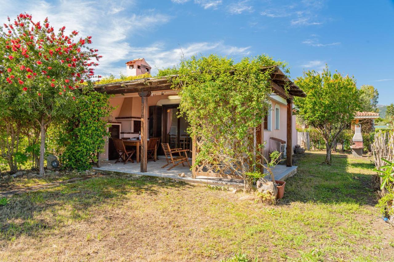 Appartamento Trilocale Le Canne 4 Posti Letto Con Giardino E Posto Auto Privato San Teodoro  Kültér fotó